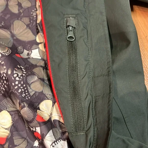 VGUC Lululemon Definitely Raining Jacket (US 6) - Gator Green - Picture 12 of 16